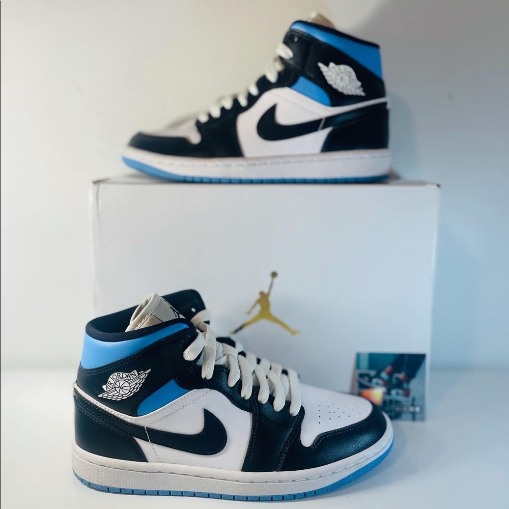 Nike Air Jordan 1 Mid University Blue (UNC)